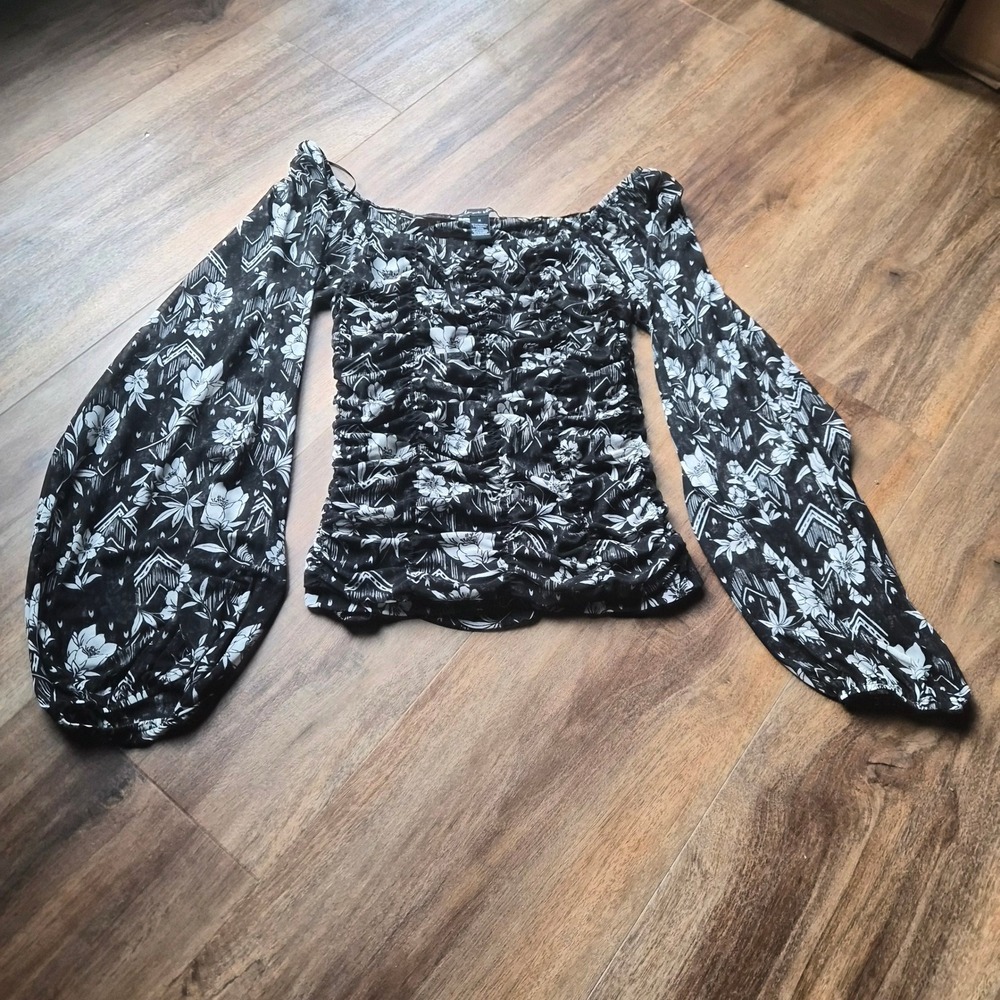 A Love Story Black White Floral Ruched Mesh Balloon‎ Sleeve Top Medium Boho Chic